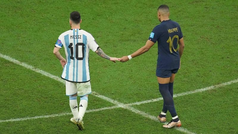Messi and Mbappé handshake